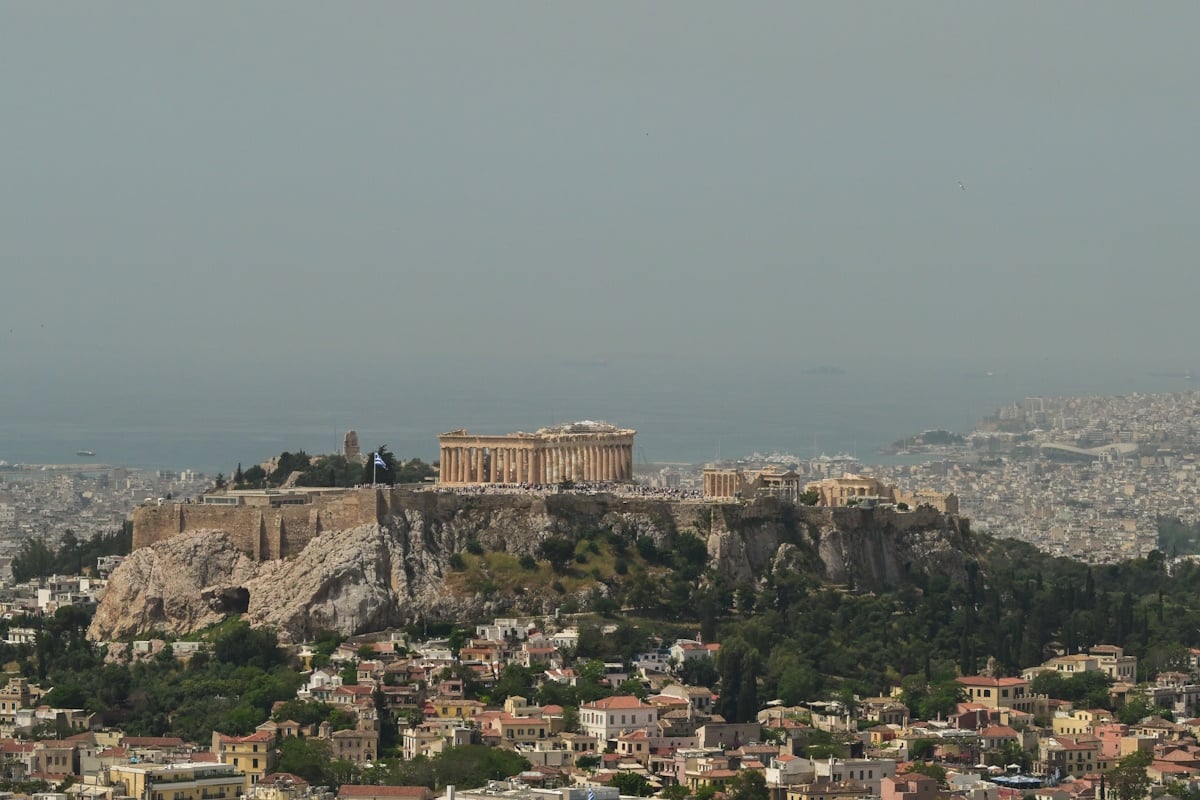 Καιρός σήμερα: Ζέστη και αφρικανική σκόνη, στους 34 βαθμούς η θερμοκρασία στην Αττική