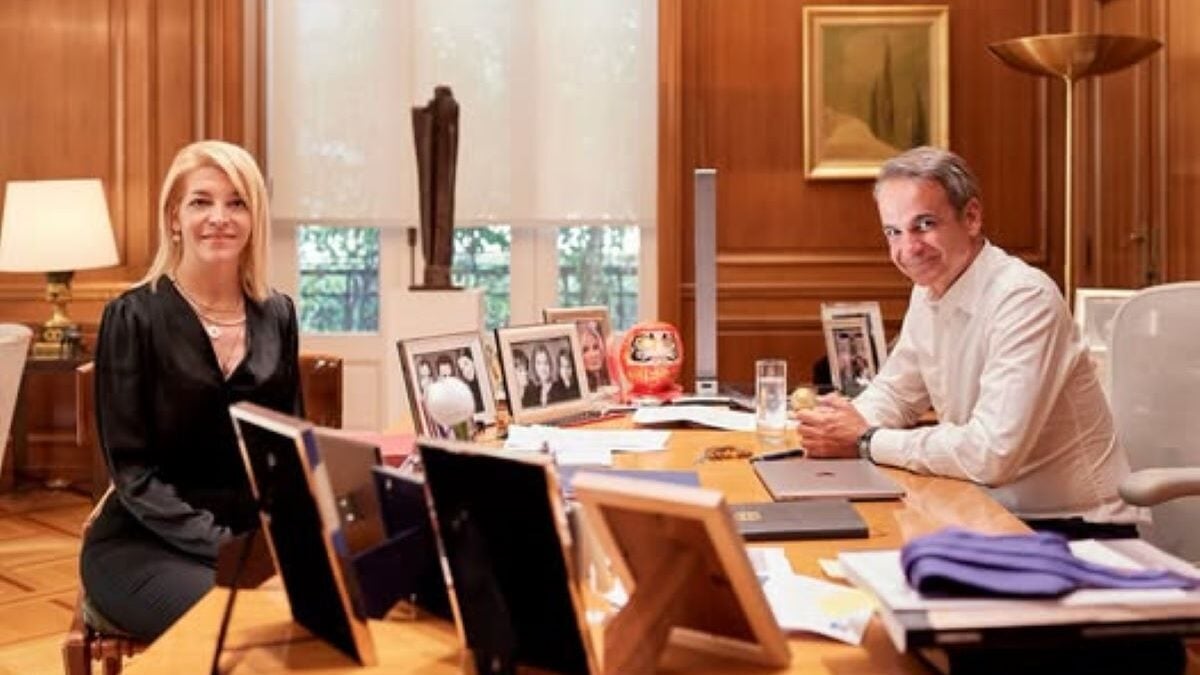 Στο Μαξίμου η Αφροδίτη Νέστορα μετά το τρομοκρατικό χτύπημα: Τι συζήτησε με τον Πρωθυπουργό 1 Στο Μαξίμου η Αφροδίτη Νέστορα μετά το τρομοκρατικό χτύπημα: Τι συζήτησε με τον Πρωθυπουργό