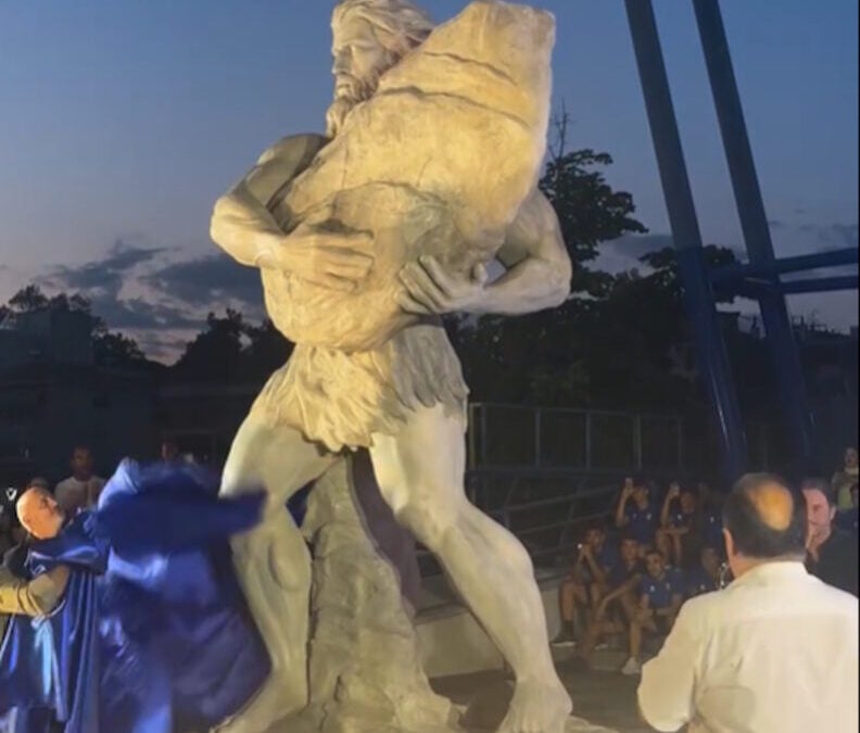 Άγαλμα του Τίτορμου, «φύλακας» στο γήπεδο του Παναιτωλικού – Αποκαλυπτήρια από τους Αγρινιώτες 1 Άγαλμα του Τίτορμου, «φύλακας» στο γήπεδο του Παναιτωλικού – Αποκαλυπτήρια από τους Αγρινιώτες