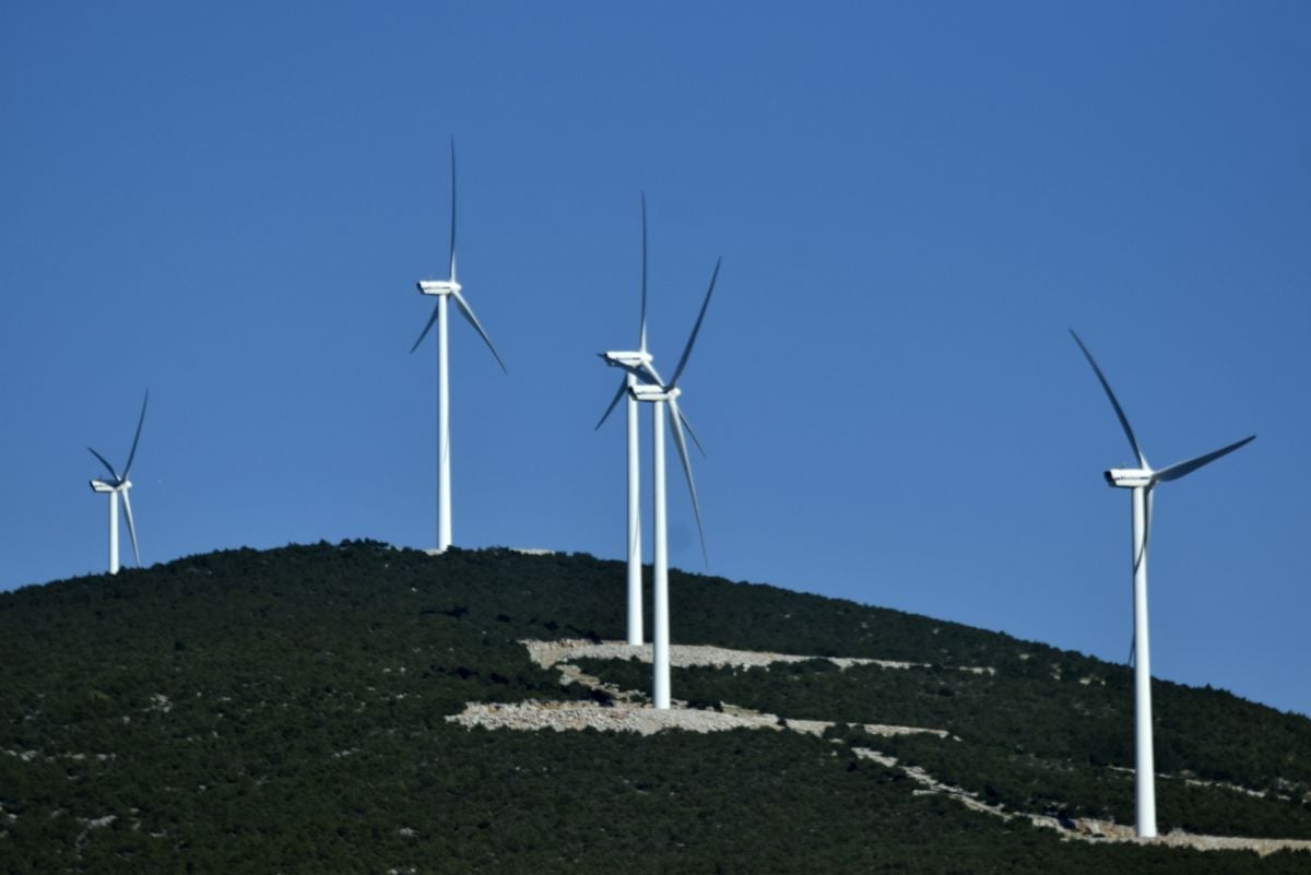 Ειδικό Χωροταξικό για ΑΠΕ: Νέος χάρτης για φωτοβολταϊκά και αιολικά – Πού απαγορεύεται η εγκατάστασή τους