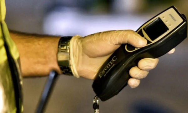 Λαμία: Καμπάνα σε 29χρονο που οδηγούσε μεθυσμένος και χωρίς δίπλωμα – Του το είχαν πάρει πρόσφατα για τον ίδιο λόγο