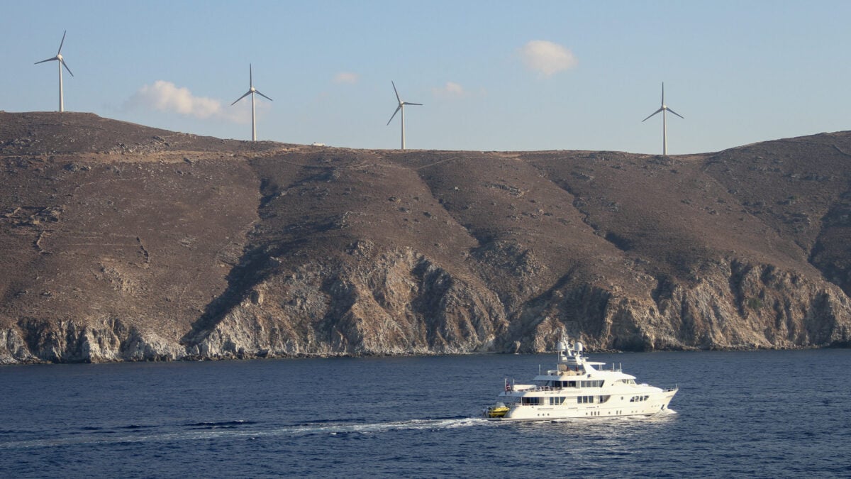 Χωροταξικό για τις ΑΠΕ: Όρια σε φωτοβολταϊκά και αιολικά, τι ισχύει για νησιά και προστατευόμενες περιοχές 1 Χωροταξικό για τις ΑΠΕ: Όρια σε φωτοβολταϊκά και αιολικά, τι ισχύει για νησιά και προστατευόμενες περιοχές