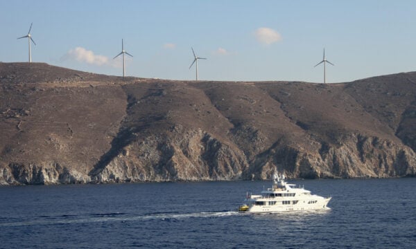 Χωροταξικό για τις ΑΠΕ: Όρια σε φωτοβολταϊκά και αιολικά, τι ισχύει για νησιά και προστατευόμενες περιοχές