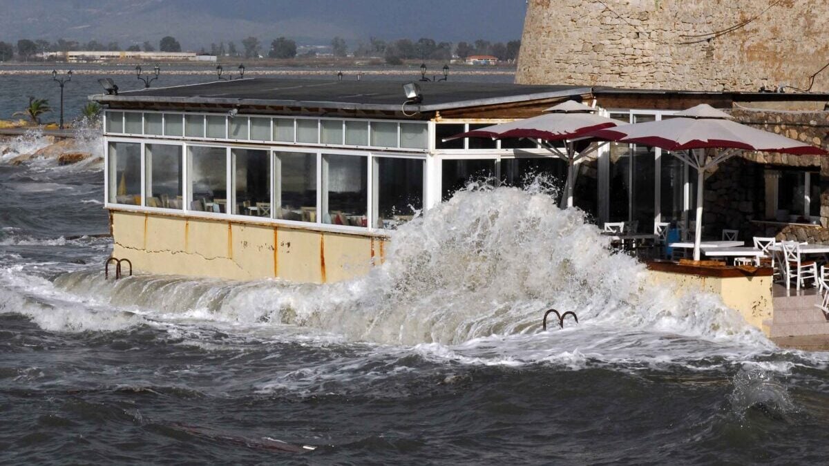 Στα 130 χλμ την ώρα οι ριπές του ανέμου στην Κάρυστο, στα 112 στην Πεντέλη – 8 «κόκκινες» περιοχές 2 Στα 130 χλμ την ώρα οι ριπές του ανέμου στην Κάρυστο, στα 112 στην Πεντέλη – 8 «κόκκινες» περιοχές