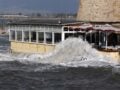 Στα 130 χλμ την ώρα οι ριπές του ανέμου στην Κάρυστο, στα 112 στην Πεντέλη – 8 «κόκκινες» περιοχές