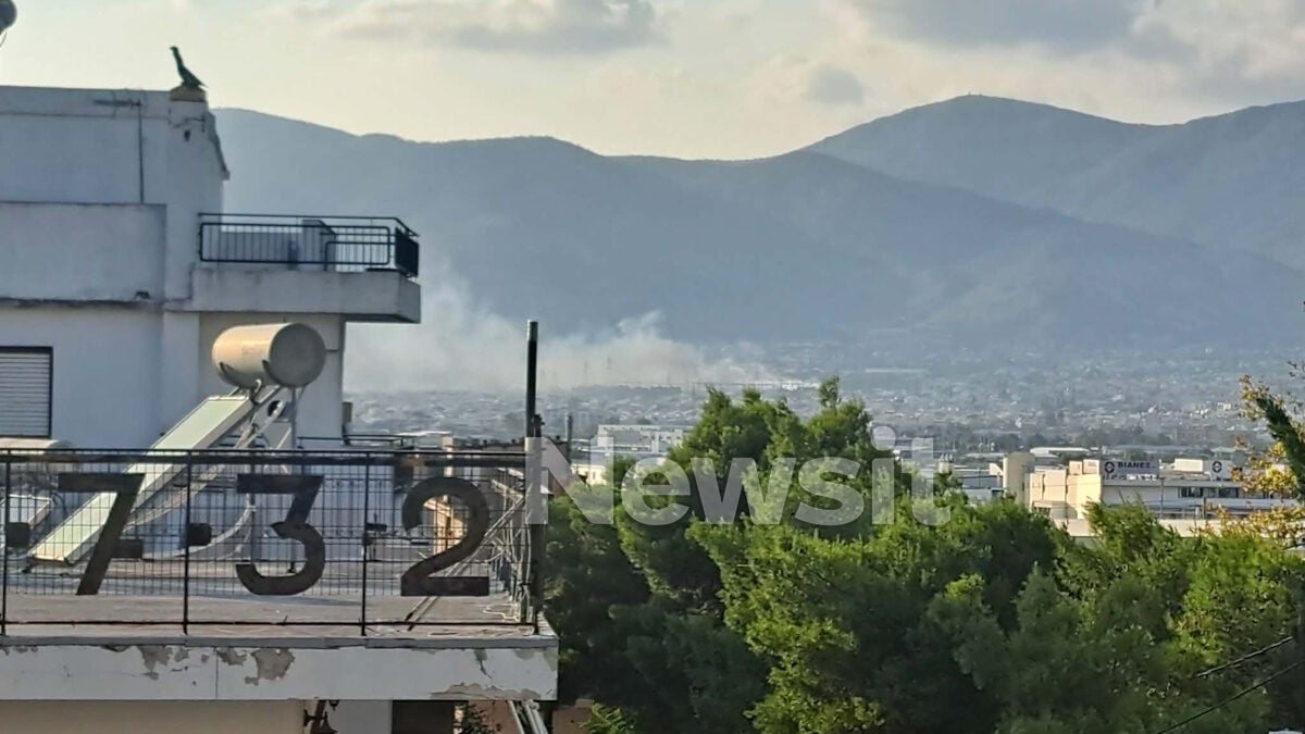 Φωτιά στη λεωφόρο Πάρνηθος στο Μενίδι 1 Φωτιά στη λεωφόρο Πάρνηθος στο Μενίδι