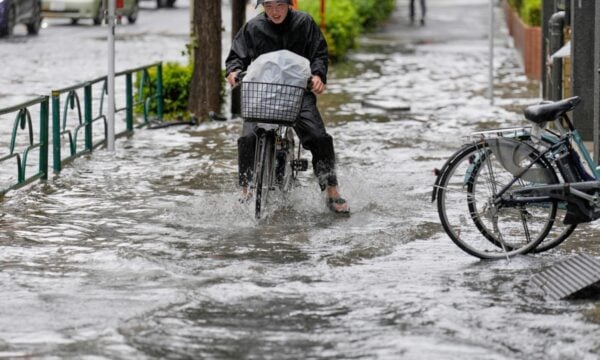 Τέσσερις νεκροί από πλημμύρες στο Τόκιο – Χιλιάδες εγκλωβισμένοι σε αεροδρόμια και σιδηροδρομικούς σταθμούς
