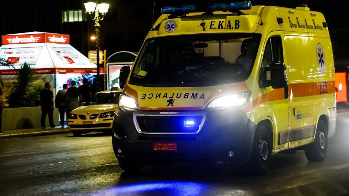 Σοβαρό τροχαίο στην Ποσειδώνος: Τραυματίας οδηγός μηχανής μετά από σύγκρουση με ταξί 1 Σοβαρό τροχαίο στην Ποσειδώνος: Τραυματίας οδηγός μηχανής μετά από σύγκρουση με ταξί