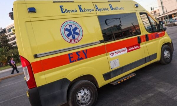 Χαλκίδα: 78χρονος έπεσε από τρίτο όροφο πολυκατοικίας και νοσηλεύεται σοβαρά τραυματισμένος