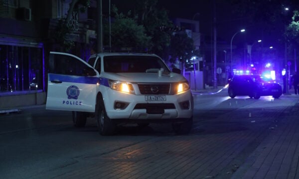 Γαστούνη: Επίθεση Ρομά με δύο τραυματίες αστυνομικούς – Απελευθέρωσαν 18χρονο που συνελήφθη για απάτες και αναζητούνται