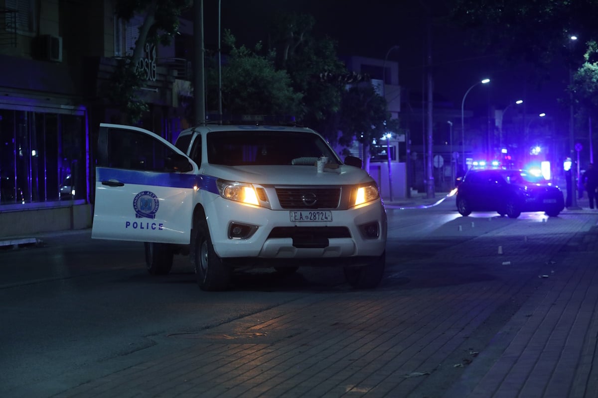 Γαστούνη: Επίθεση Ρομά με δύο τραυματίες αστυνομικούς – Απελευθέρωσαν 18χρονο που συνελήφθη για απάτες και αναζητούνται