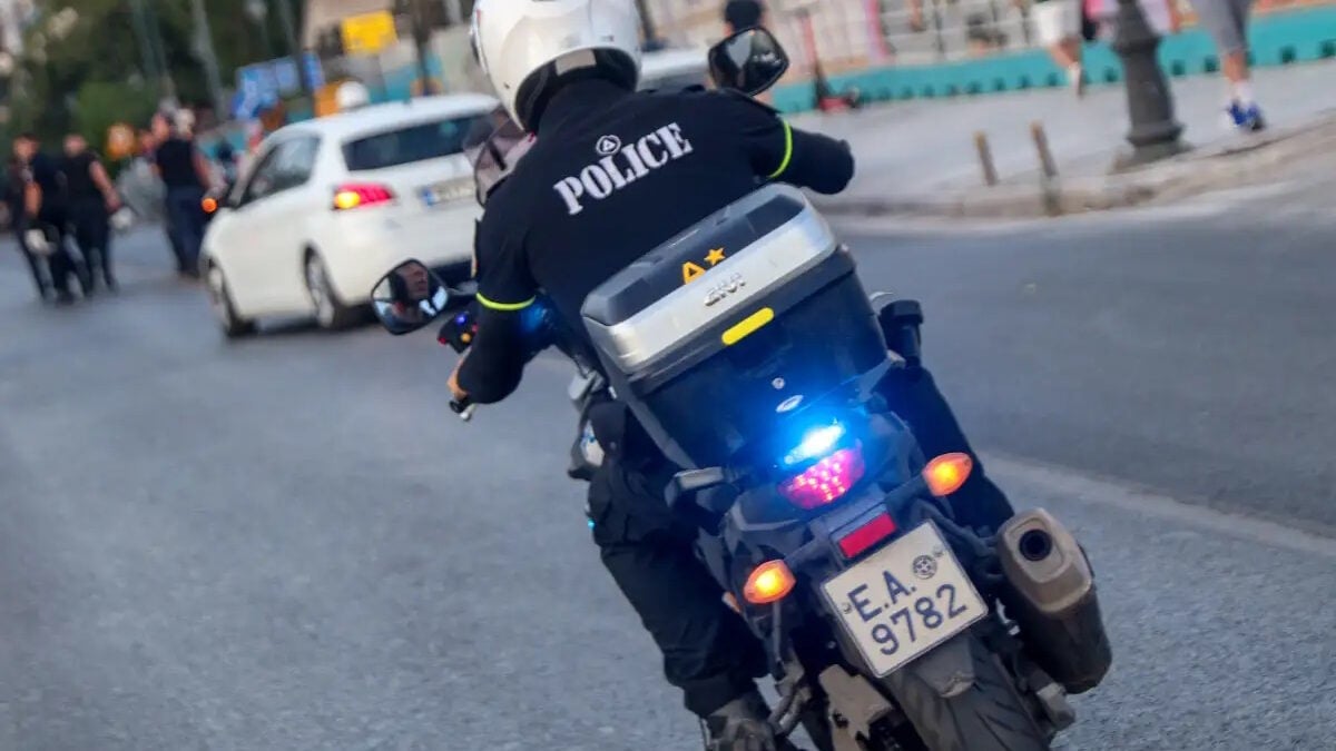 Χειροπέδες σε 26χρονη Τουρκάλα στην Αθήνα – Αναζητούνταν από την Ιντερπόλ για ναρκωτικά 1 Χειροπέδες σε 26χρονη Τουρκάλα στην Αθήνα – Αναζητούνταν από την Ιντερπόλ για ναρκωτικά