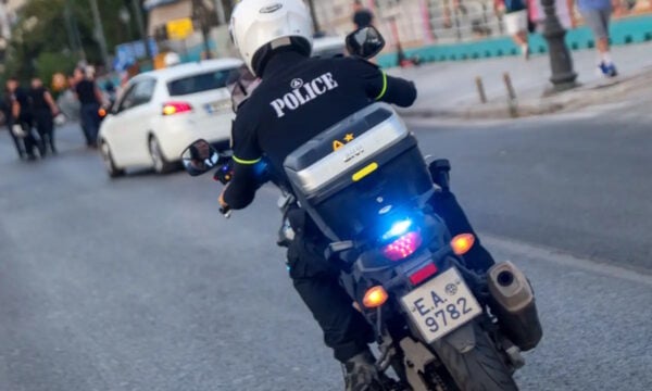 Χειροπέδες σε 26χρονη Τουρκάλα στην Αθήνα – Αναζητούνταν από την Ιντερπόλ για ναρκωτικά