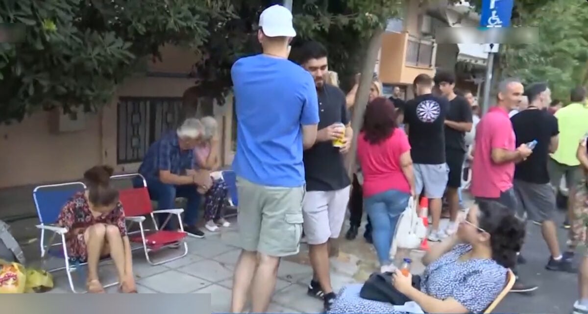 Θεσσαλονίκη: Πολίτες κοιμούνται έξω από το αστυνομικό τμήμα Τούμπας για διαβατήριο με την παλιά ταυτότητα