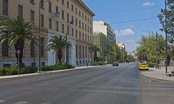 Η Αθήνα αδειάζει, τα πλοία γεμάτα – Σε ρυθμούς Δεκαπενταύγουστου η πρωτεύουσα