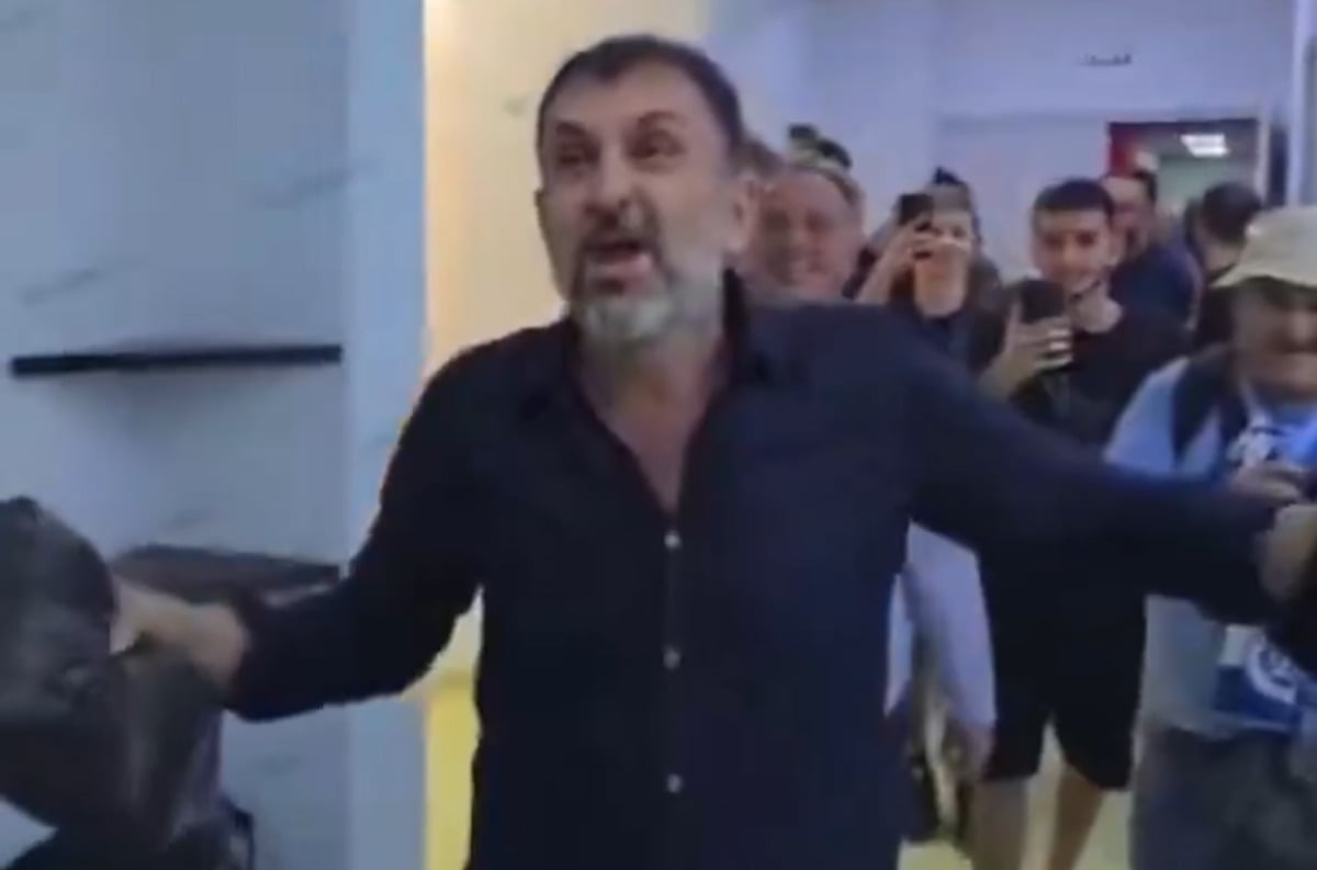 Ο πρόεδρος της Ντιναμό Τιράνων μπήκε στα αποδυτήρια και πέταξε μετρητά στους παίκτες ως πριμ