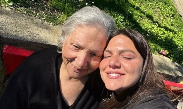 Δανάη Μπάρκα: «Πήγα, της έκανα έκπληξη, κι έφυγα» – Το βίντεο με τη γιαγιά της