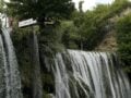 Βουτιές από τα 20 μέτρα στον καταρράκτη Πλίβα της Βοσνίας: βίντεο