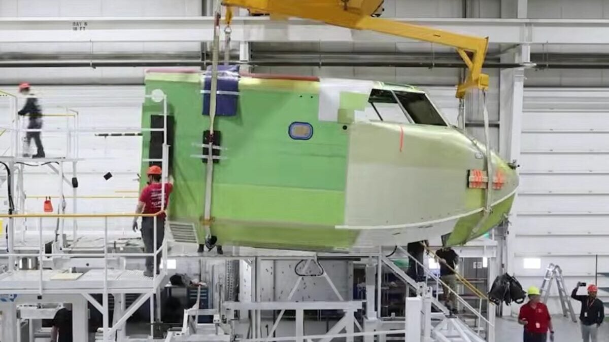 Canadair 515: Πρώτες εικόνες από την κατασκευή του αεροσκάφους που θα επιχειρεί και τη νύχτα στα μέτωπα της φωτιάς 1 Canadair 515: Πρώτες εικόνες από την κατασκευή του αεροσκάφους που θα επιχειρεί και τη νύχτα στα μέτωπα της φωτιάς