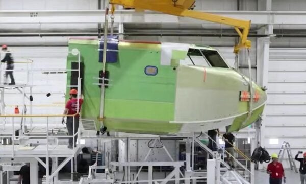 Canadair 515: Πρώτες εικόνες από την κατασκευή του αεροσκάφους που θα επιχειρεί και τη νύχτα στα μέτωπα της φωτιάς