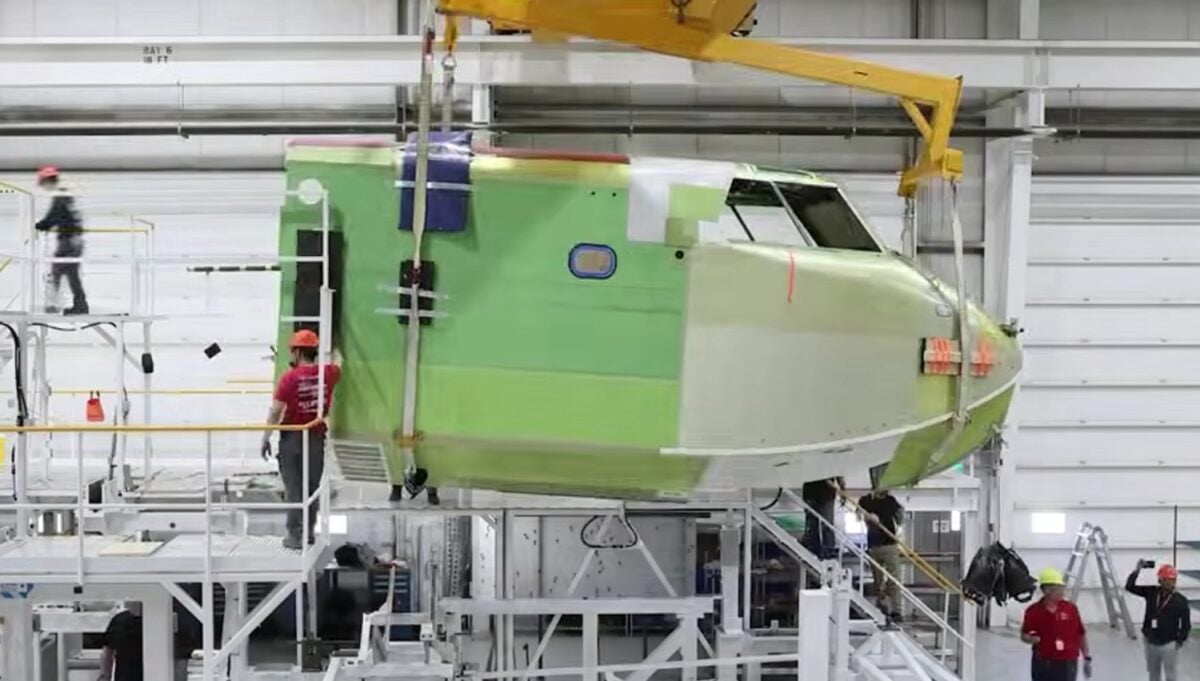 Canadair 515: Πρώτες εικόνες από την κατασκευή του αεροσκάφους που θα επιχειρεί και τη νύχτα στα μέτωπα της φωτιάς