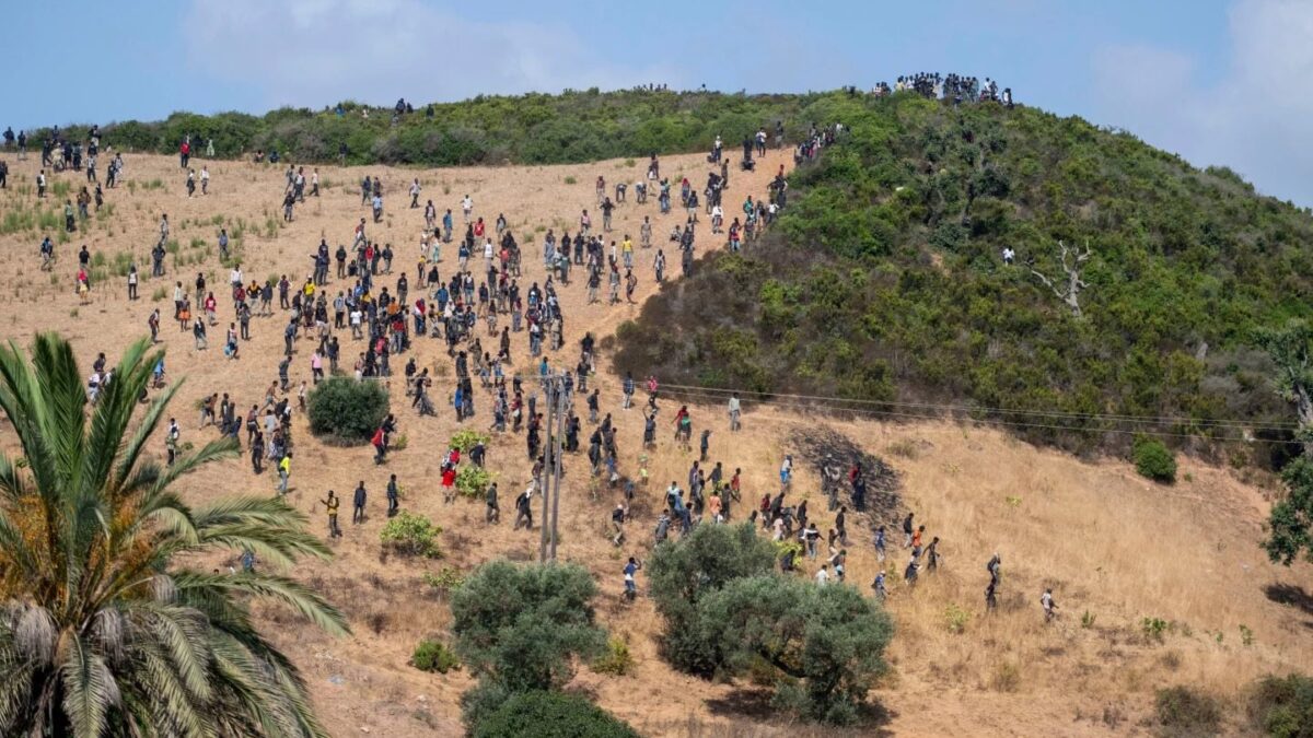 Θέουτα: Εκατοντάδες νέες συλλήψεις μεταναστών – Το παρασκήνιο της κρίσης και τι συνέβη 10 Θέουτα: Εκατοντάδες νέες συλλήψεις μεταναστών – Το παρασκήνιο της κρίσης και τι συνέβη