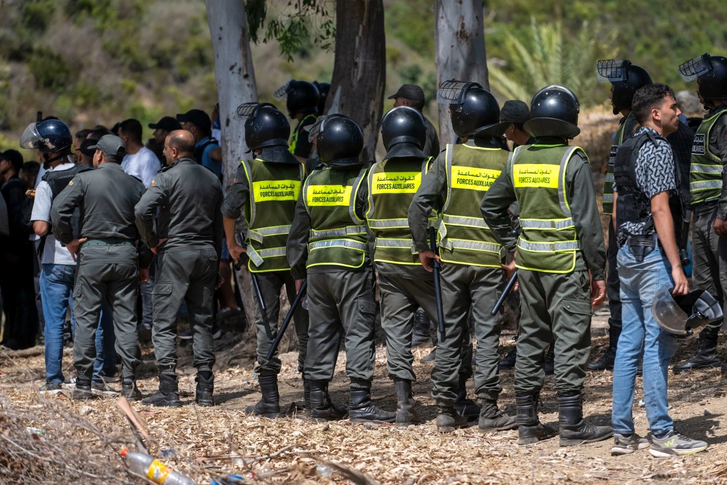 Θέουτα: Εκατοντάδες νέες συλλήψεις μεταναστών – Το παρασκήνιο της κρίσης και τι συνέβη 15 Θέουτα: Εκατοντάδες νέες συλλήψεις μεταναστών – Το παρασκήνιο της κρίσης και τι συνέβη