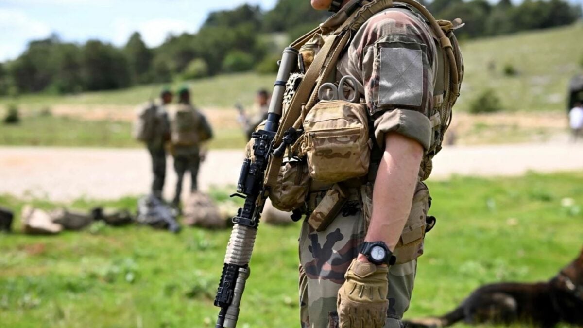 Κολομβία: Διαφωνούντες των πρώην FARC ανέλαβαν την ευθύνη για την απαγωγή υπαξιωματικού της γαλλικής Λεγεώνας των Ξένων 1 Κολομβία: Διαφωνούντες των πρώην FARC ανέλαβαν την ευθύνη για την απαγωγή υπαξιωματικού της γαλλικής Λεγεώνας των Ξένων