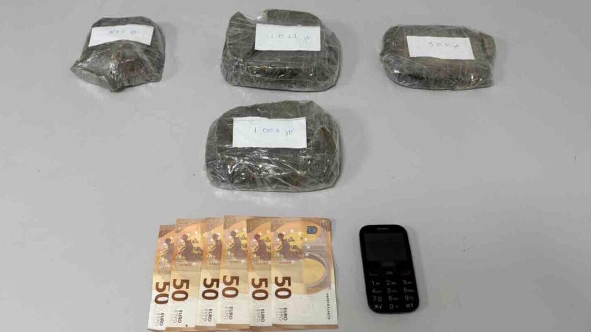 Θεσσαλονίκη: 3 κιλά ηρωίνης έκρυβε άνδρας που συνελήφθη σε αστυνομική επιχείρηση 2 Θεσσαλονίκη: 3 κιλά ηρωίνης έκρυβε άνδρας που συνελήφθη σε αστυνομική επιχείρηση