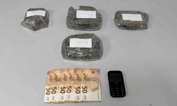 Θεσσαλονίκη: 3 κιλά ηρωίνης έκρυβε άνδρας που συνελήφθη σε αστυνομική επιχείρηση