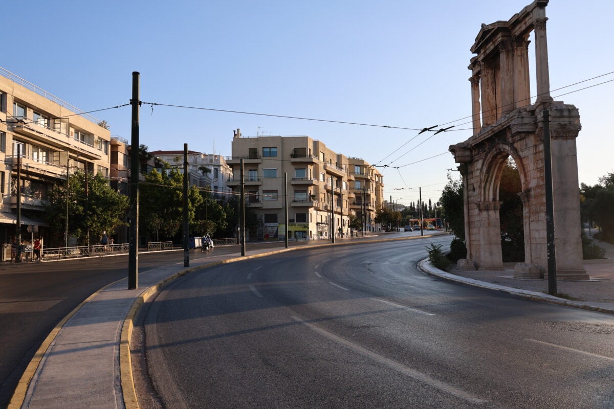 Δεκαπενταύγουστος: Η Αθήνα «φάντασμα» – Μαζική έξοδος αδειούχων, αυξημένη κίνηση στα λιμάνια παρά τους ισχυρούς ανέμους 13 Δεκαπενταύγουστος, Αθήνα