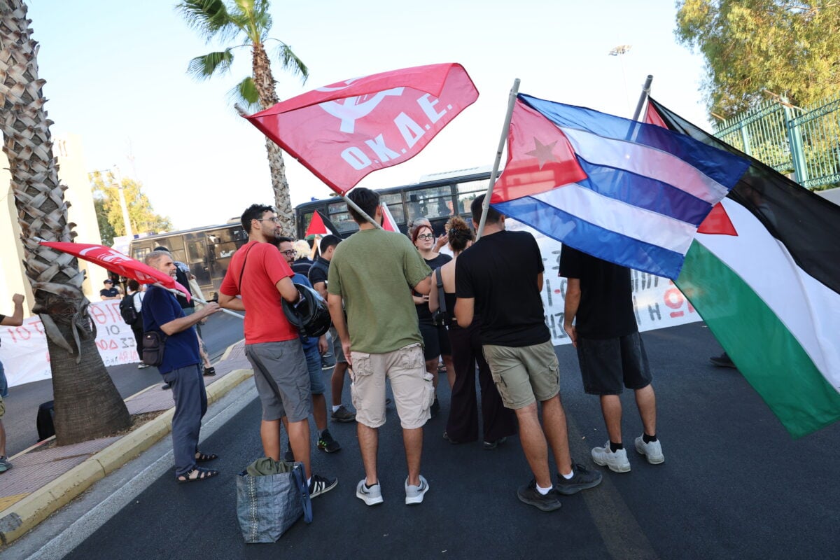 Συγκέντρωση διαμαρτυρίας στο λιμάνι του Πειραιά για την άφιξη του ισραηλινού κρουαζιερόπλοιου «Crown Iris» 15 Συγκέντρωση διαμαρτυρίας στο λιμάνι του Πειραιά για την άφιξη του ισραηλινού κρουαζιερόπλοιου «Crown Iris»