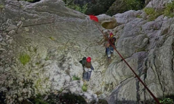 Αχαΐα: Διάσωση 36χρονου και 34χρονης που εγκλωβίστηκαν σε χαράδρα στη Σπαρτιά