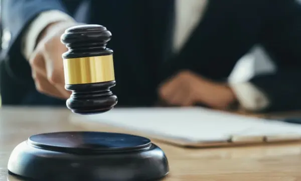 Υπόθεση ενδοοικογενειακής βίας: «Δεν υπήρξε σωματική βλάβη» – Στο δικαστήριο η παρουσιάστρια την 1η Σεπτεμβρίου