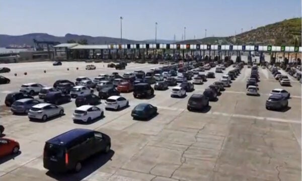 Έξοδος Δεκαπενταύγουστου: Αυξάνεται η κίνηση στα διόδια Ελευσίνας και Μαλγάρων – Κοσμοσυρροή στους σταθμούς των ΚΤΕΛ