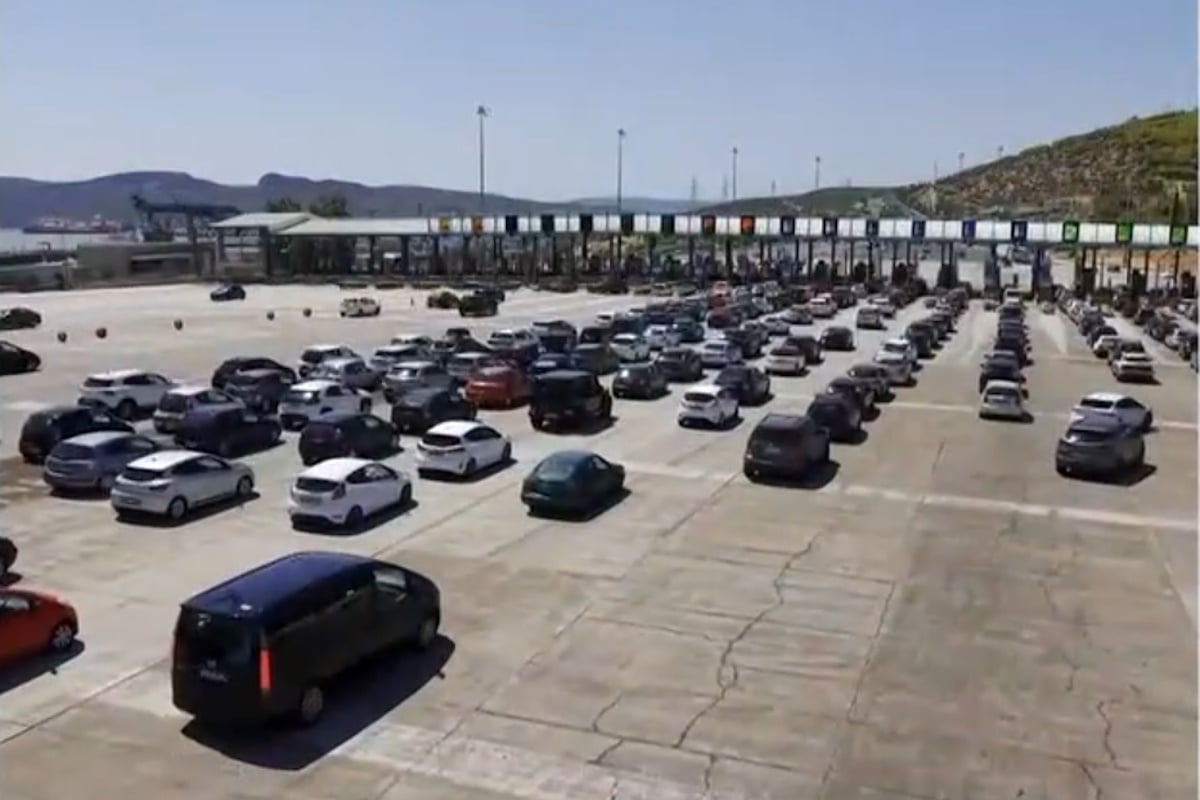 Έξοδος Δεκαπενταύγουστου: Αυξάνεται η κίνηση στα διόδια Ελευσίνας και Μαλγάρων – Κοσμοσυρροή στους σταθμούς των ΚΤΕΛ