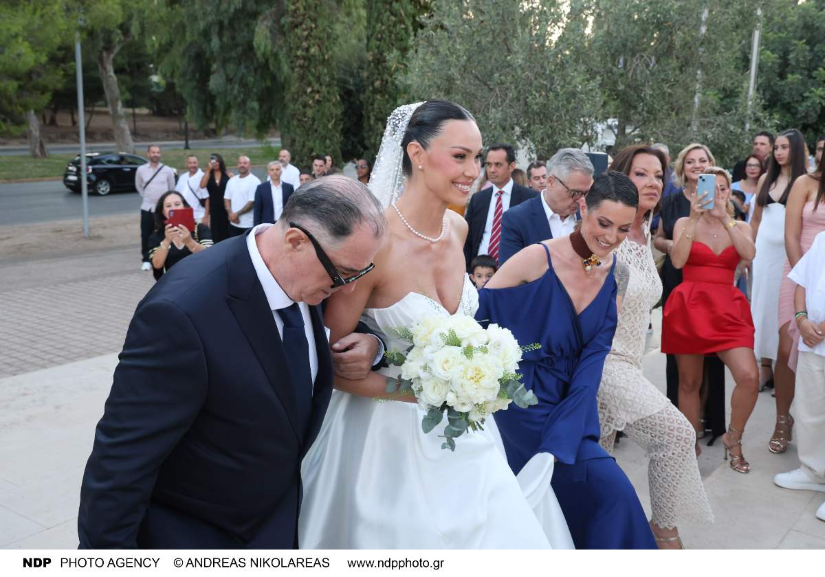 Δώρα Παντέλη – Τζον Μεραμβελιωτάκης: Βάπτισαν τον γιο τους στην Πάρο, η τελετή και το όνομα που του έδωσαν – Φωτογραφίες 29 Δώρα Παντέλη – Τζον Μεραμβελιωτάκης