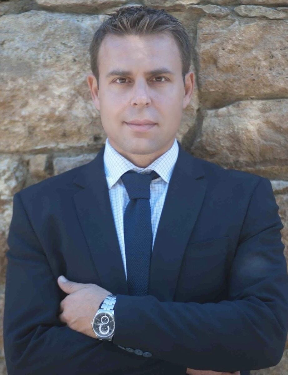 Σαλαμίνα: Το παιδί μου ζει από θαύμα λέει ο πατέρας 3χρονου κοριτσιού που βγήκε με δύσπνοια από πισίνα παιδότοπου – 3 παιδιά στο κέντρο υγείας