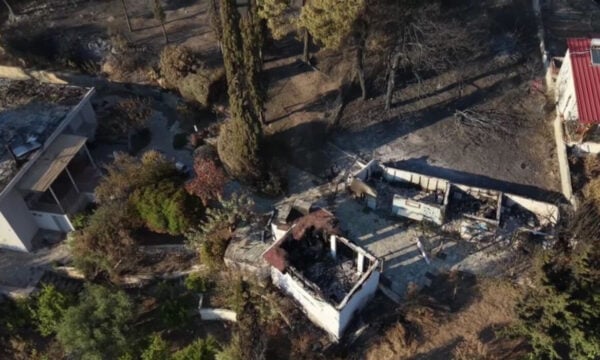 Φωτιά στο Πόρτο Γερμενό: Αποκαρδιωτικές εικόνες από drone αποτυπώνουν την καταστροφή – Δείτε βίντεο