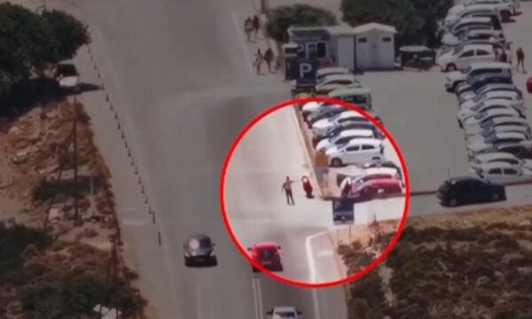 Ελαφονήσι: Παρκαδόρος συνελήφθη για έβδομη φορά από αστυνομικούς που προσποιήθηκαν τους τουρίστες