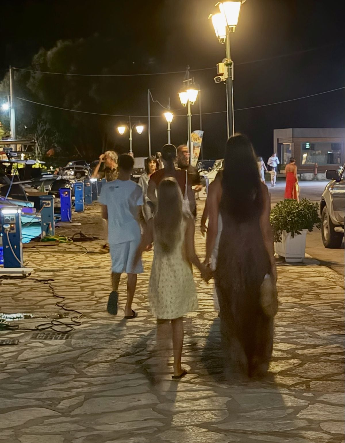 Ελένη Μενεγάκη: Καλοκαιρινό άλμπουμ με τον Παντζόπουλο και τη μικρή Μαρίνα στην Άνδρο – Φωτογραφίες 22 Ελένη Μενεγάκη