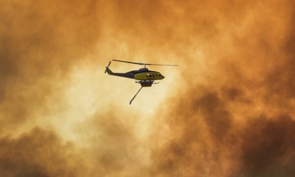 Φωτιά στον Βόλο στην περιοχή Αϊβαλιώτικα: Μεγάλη κινητοποίηση της Πυροσβεστικής