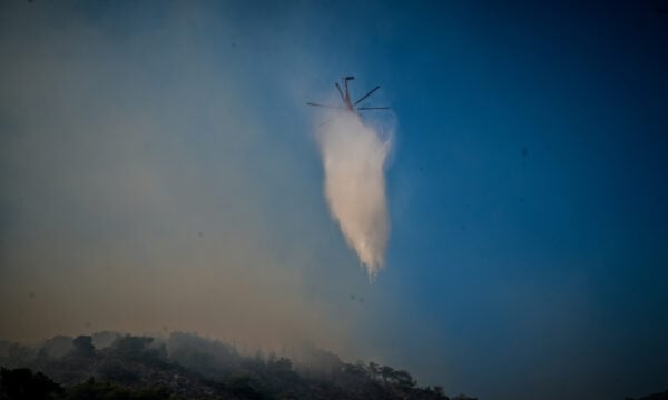 Φωτιά σε αγροτοδασική έκταση στη Μηχανιώνα Θεσσαλονίκης – Σηκώθηκαν 2 ελικόπτερα