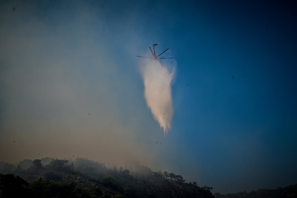 Φωτιά σε αγροτοδασική έκταση στη Μηχανιώνα Θεσσαλονίκης – Σηκώθηκαν 2 ελικόπτερα