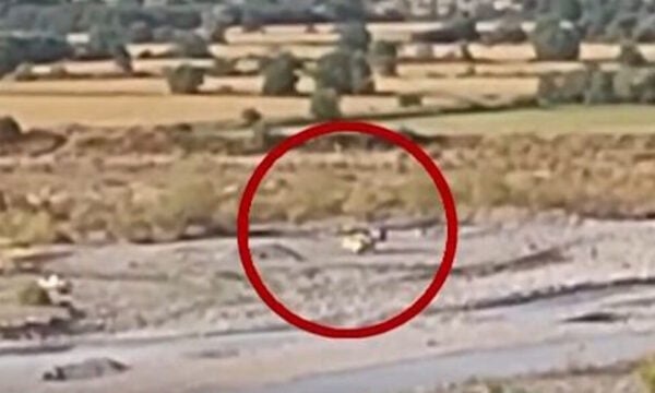 Πυροσβεστικό ελικόπτερο έκανε αναγκαστική προσγείωση στον ποταμό Αώο κατά την κατάσβεση φωτιάς