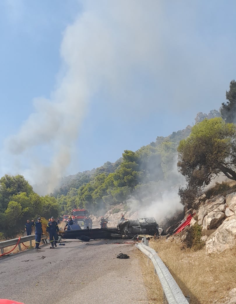 Τραγωδία στην φωτιά στην Ψάθα: Πρώτες εικόνες μετά τη σύγκρουση των πυροσβεστικών ελικοπτέρων – Το σημείο της συντριβής 7 Τραγωδία στην φωτιά στην Ψάθα: Πρώτες εικόνες μετά τη σύγκρουση των πυροσβεστικών ελικοπτέρων – Το σημείο της συντριβής