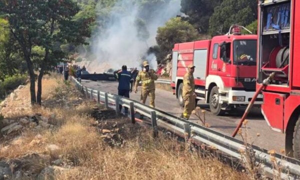 Τραγωδία στην φωτιά στην Ψάθα: Πρώτες εικόνες μετά τη σύγκρουση των πυροσβεστικών ελικοπτέρων – Το σημείο της συντριβής