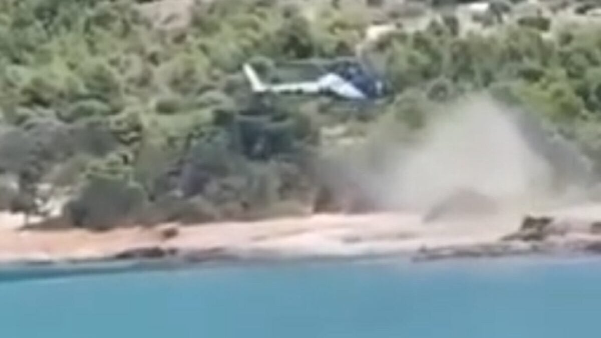 Σπέτσες: Ελικόπτερο προσγειώθηκε σε παραλία μπροστά στους λουόμενους, συνελήφθη ο πιλότος 1 Σπέτσες: Ελικόπτερο προσγειώθηκε σε παραλία μπροστά στους λουόμενους, συνελήφθη ο πιλότος