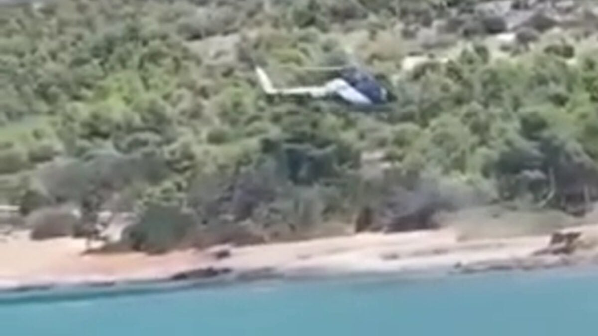 Προσγείωση ελικοπτέρου στις Σπέτσες: Ελεύθερος ο 39χρονος επιχειρηματίας που είχε συλληφθεί για τσάντα με ναρκωτικά 1 Προσγείωση ελικοπτέρου στις Σπέτσες: Ελεύθερος ο 39χρονος επιχειρηματίας που είχε συλληφθεί για τσάντα με ναρκωτικά