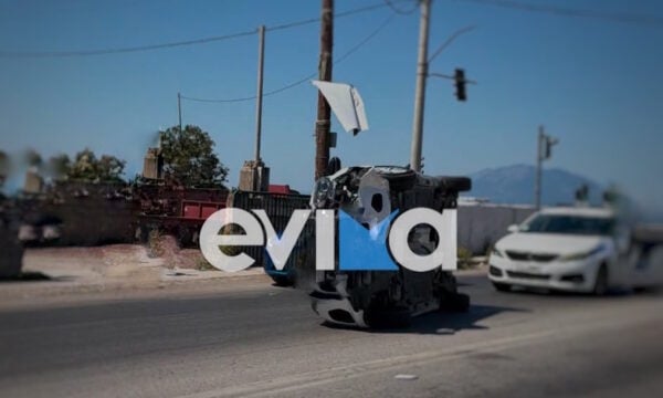 Σοβαρό τροχαίο στην Εύβοια: Αυτοκίνητο τούμπαρε στη Χαλκίδα